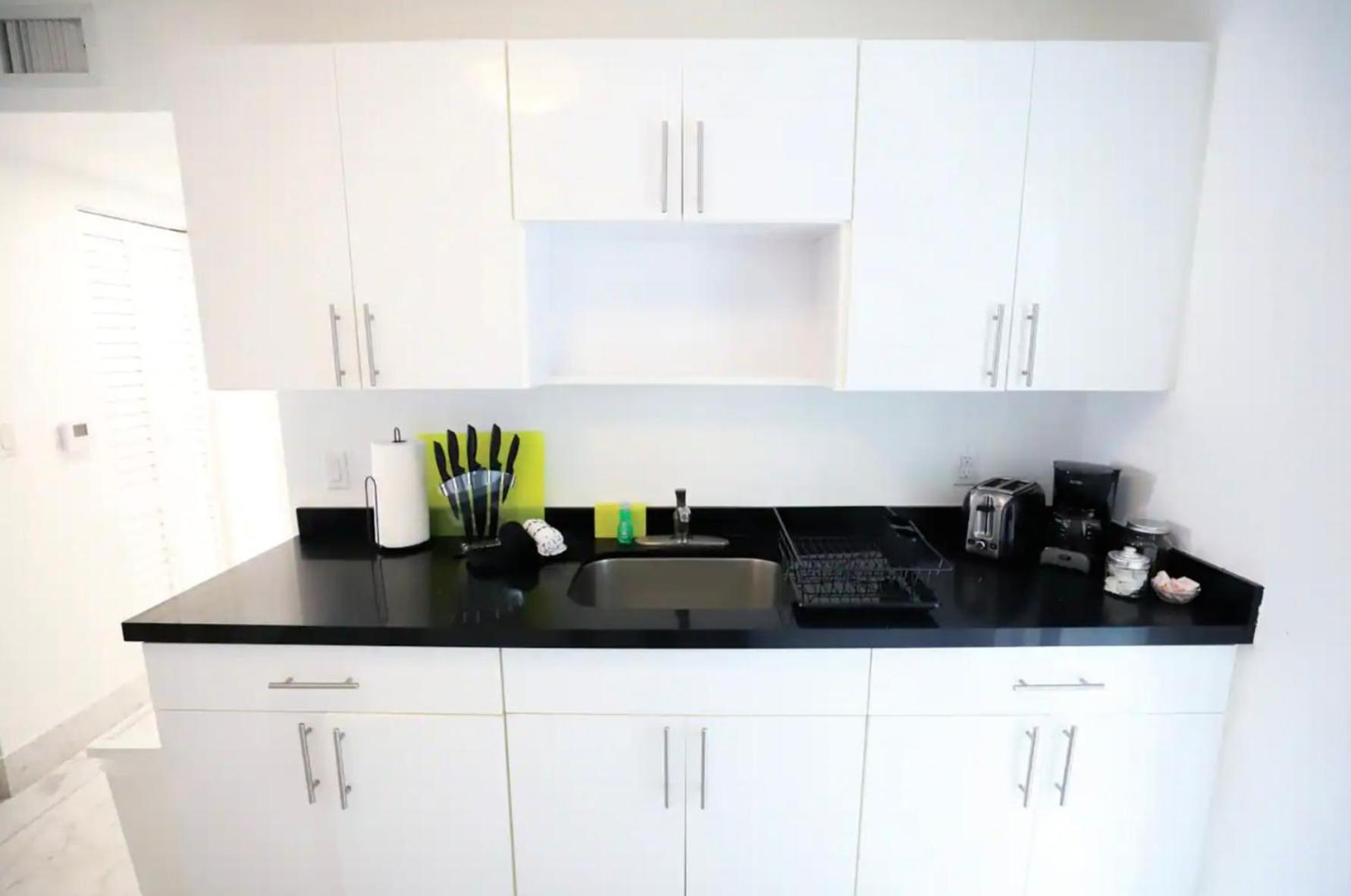 South Beach 2 Bedroom Family & Pet Friendly Apartment With Balcony & Free Parking Miami Beach Bagian luar foto